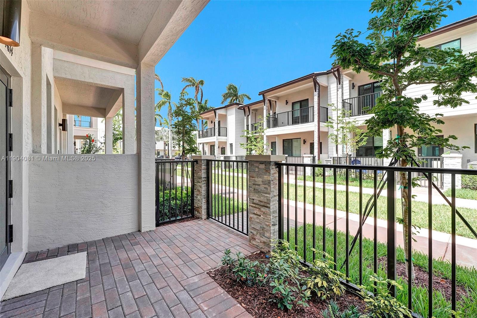 DOWNTOWN DORAL SOUTH PHAS - Residential