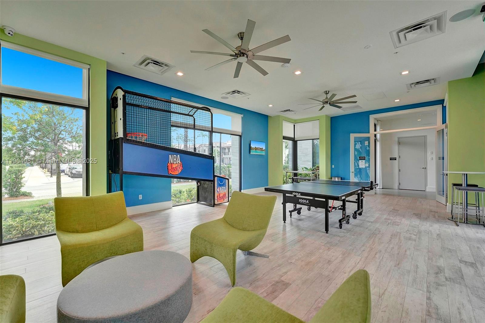 DOWNTOWN DORAL SOUTH PHAS - Residential