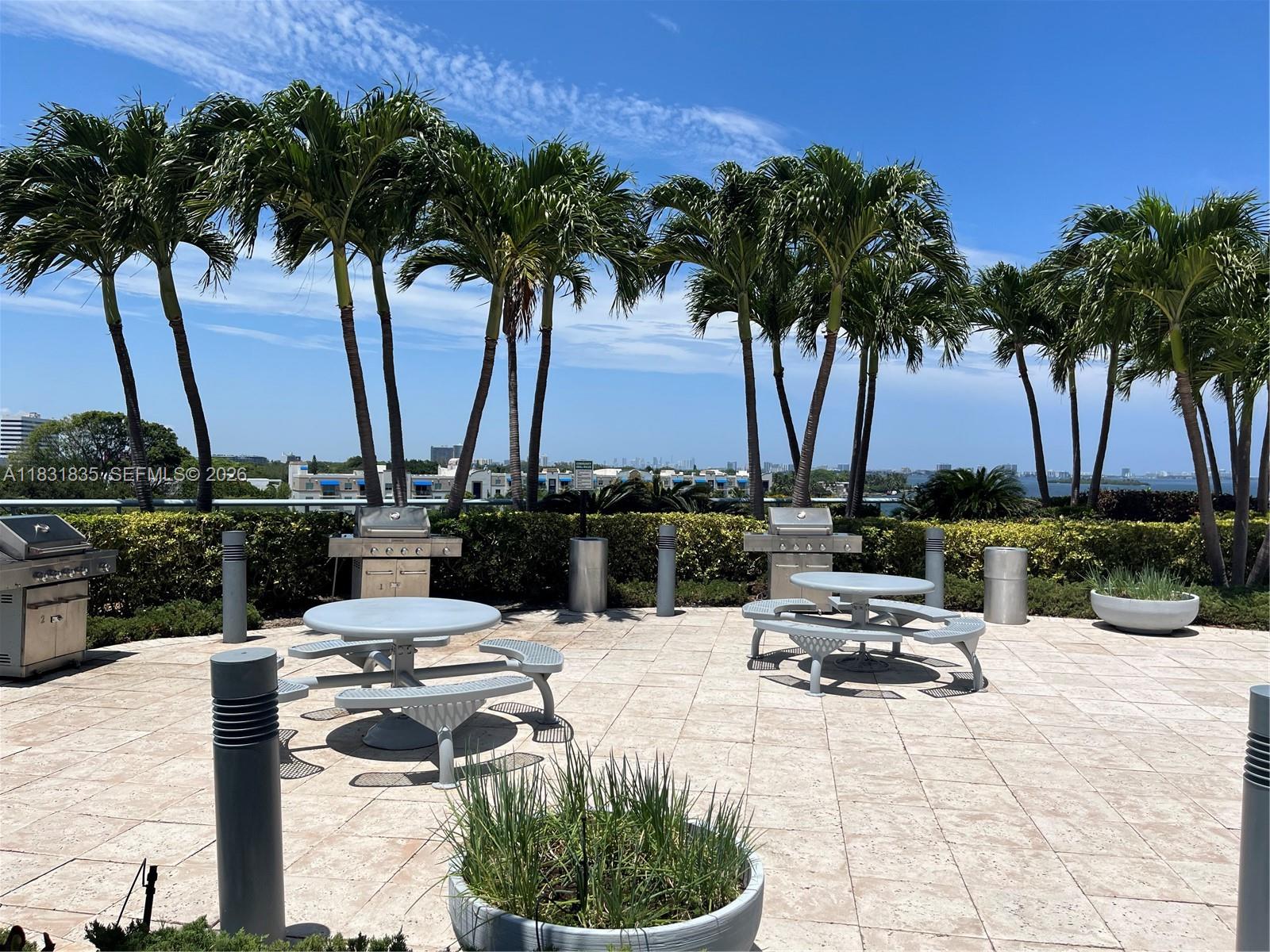 BLUE CONDO - Residential