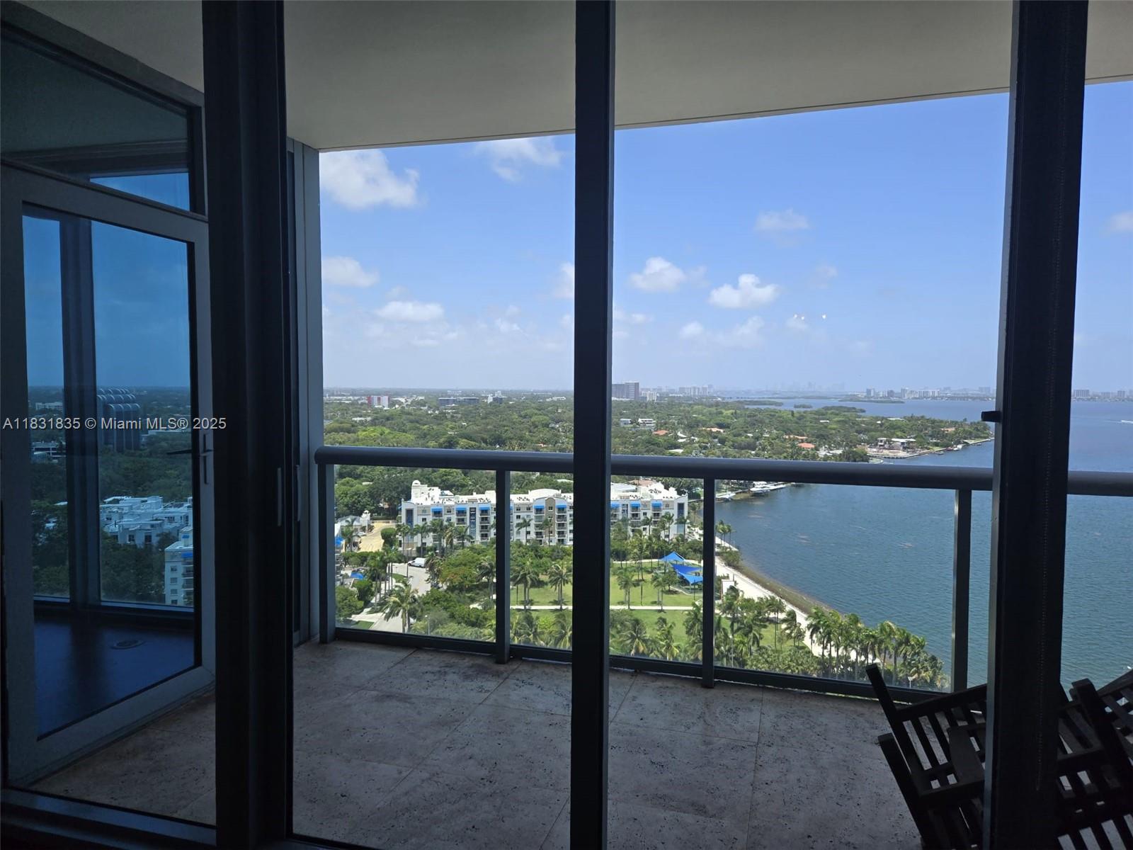 BLUE CONDO - Residential