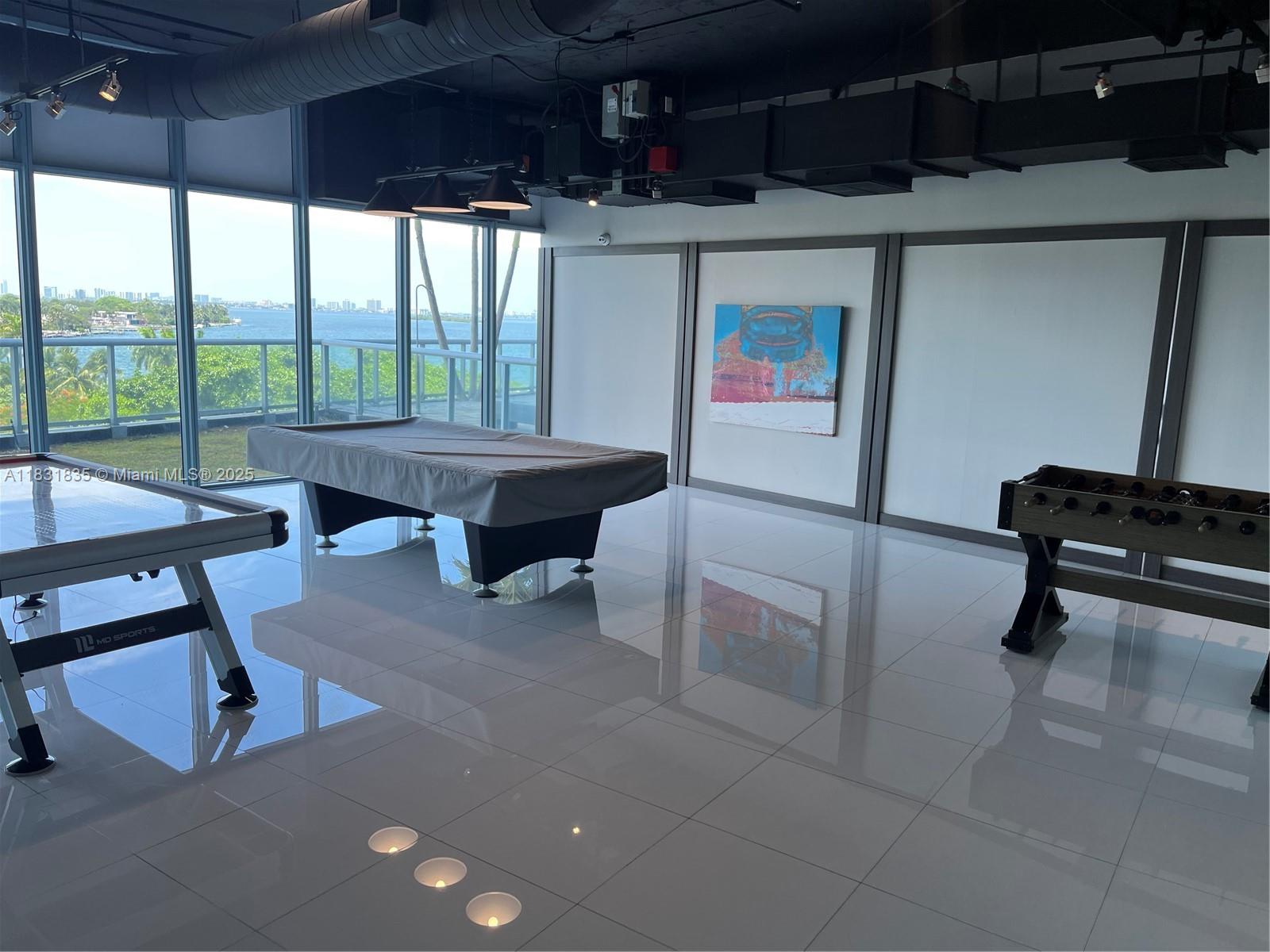 BLUE CONDO - Residential