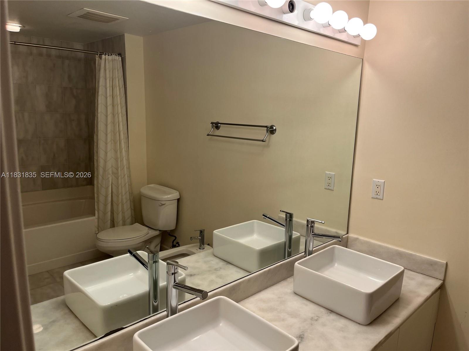 BLUE CONDO - Residential