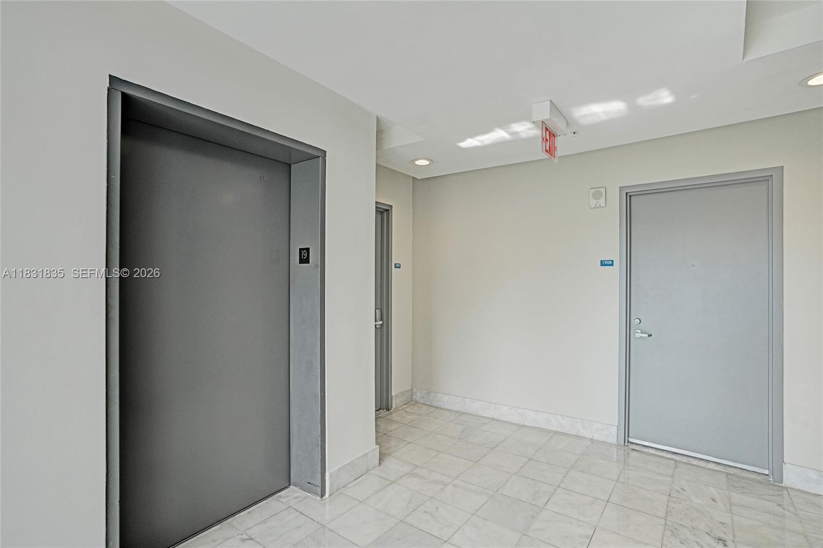 BLUE CONDO - Residential