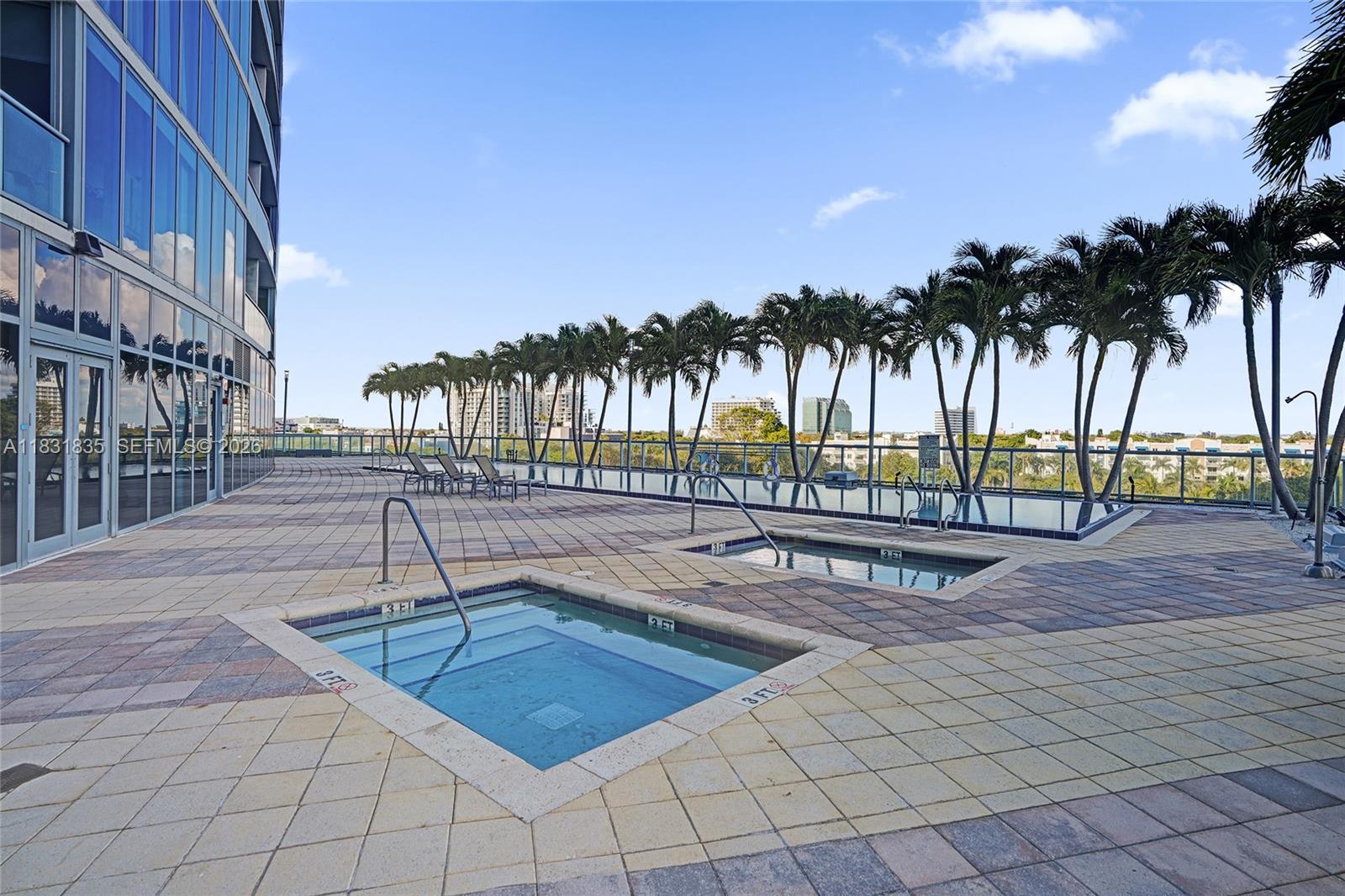 BLUE CONDO - Residential