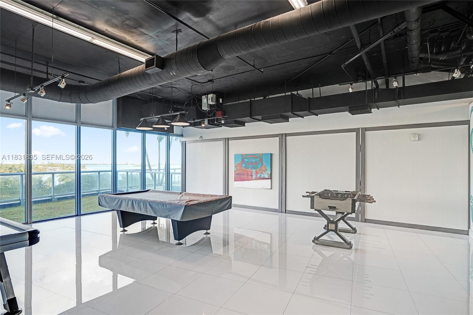 BLUE CONDO - Residential