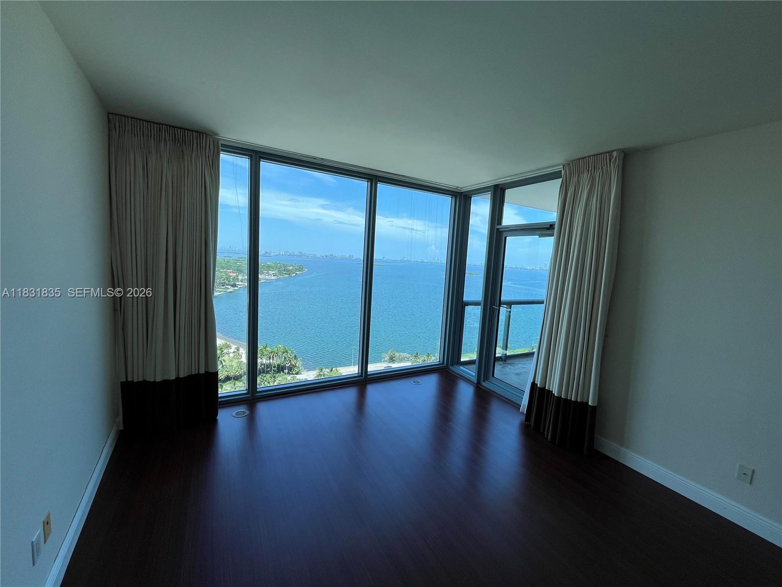 BLUE CONDO - Residential