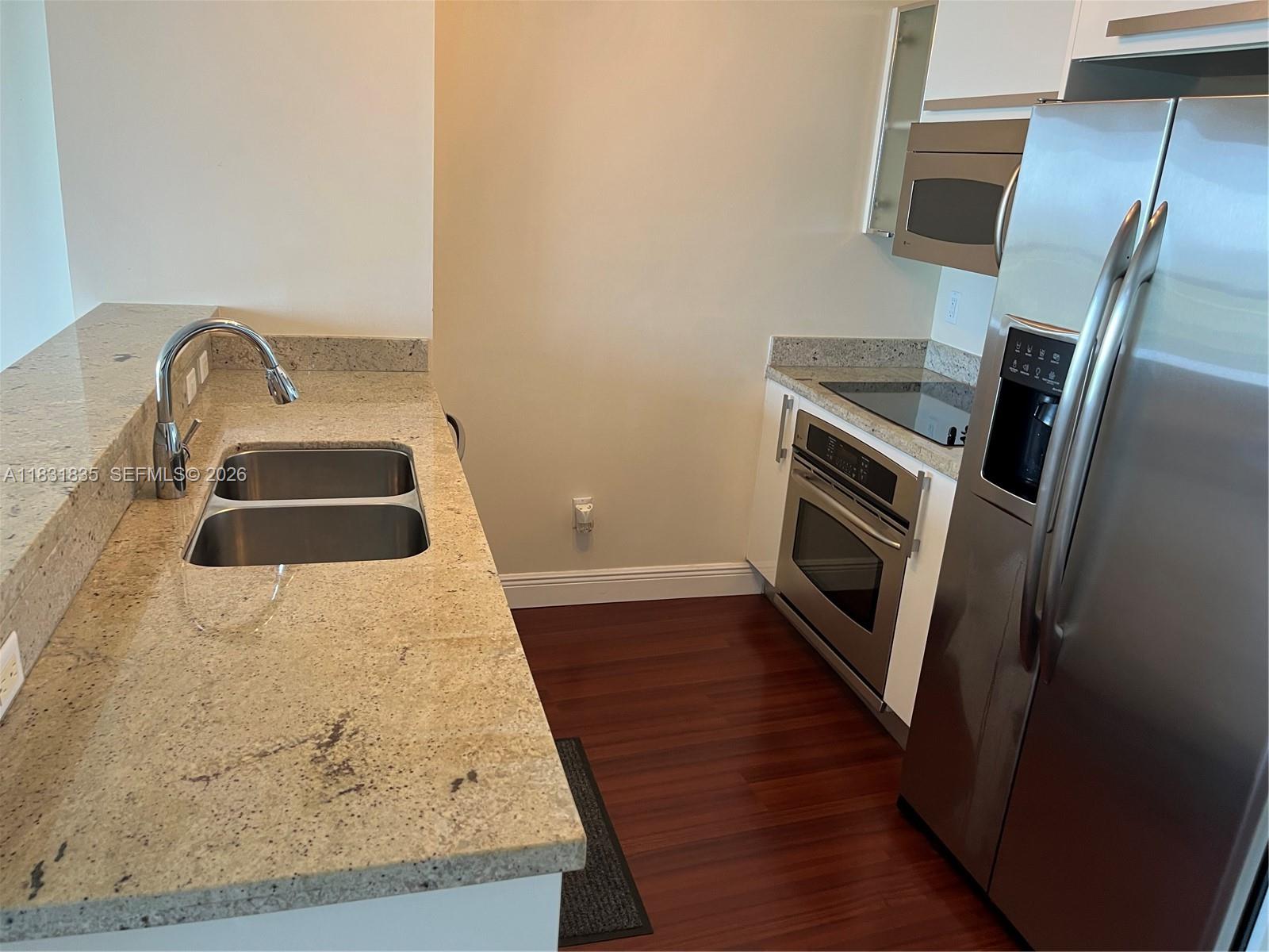 BLUE CONDO - Residential