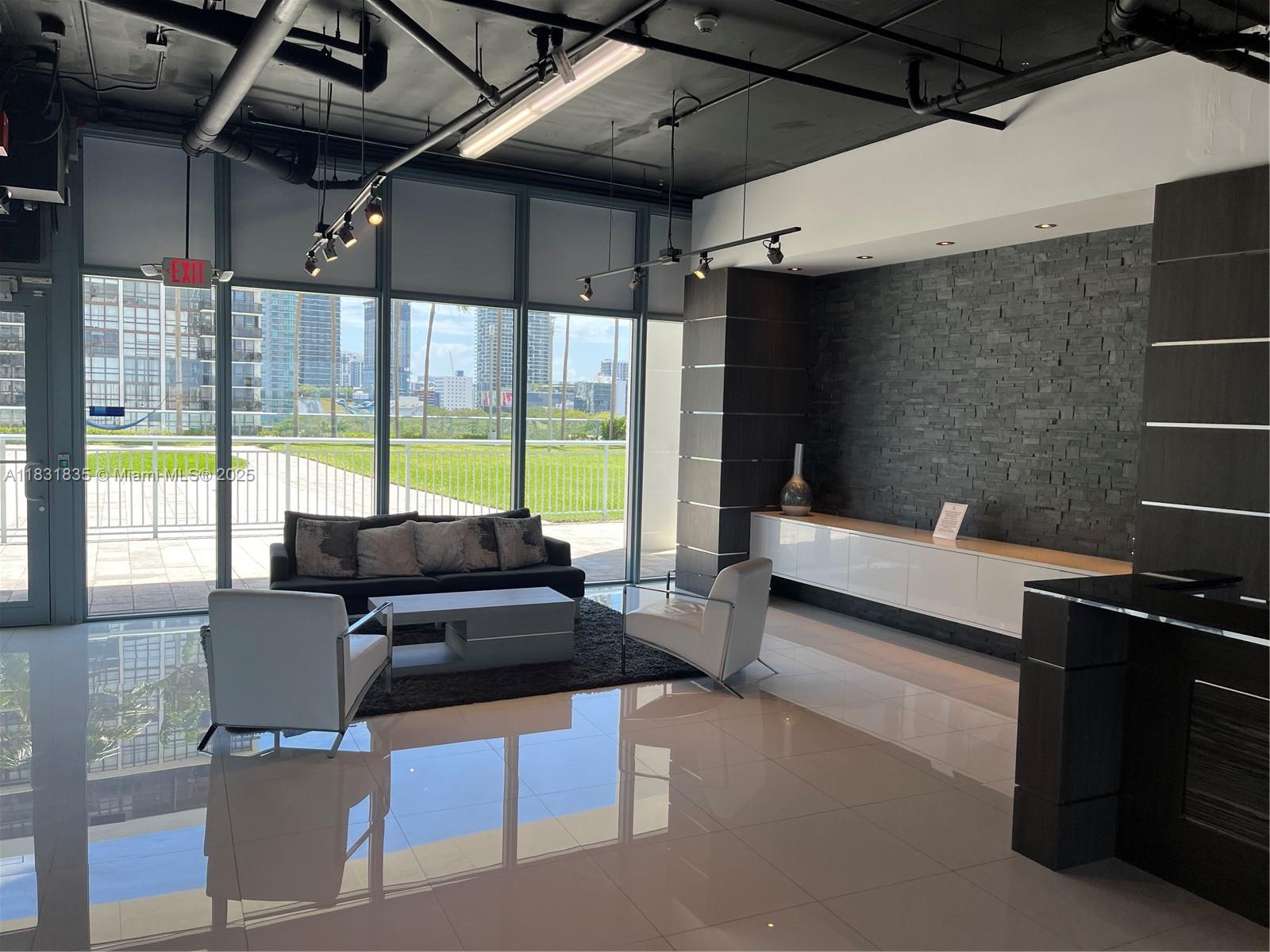 BLUE CONDO - Residential