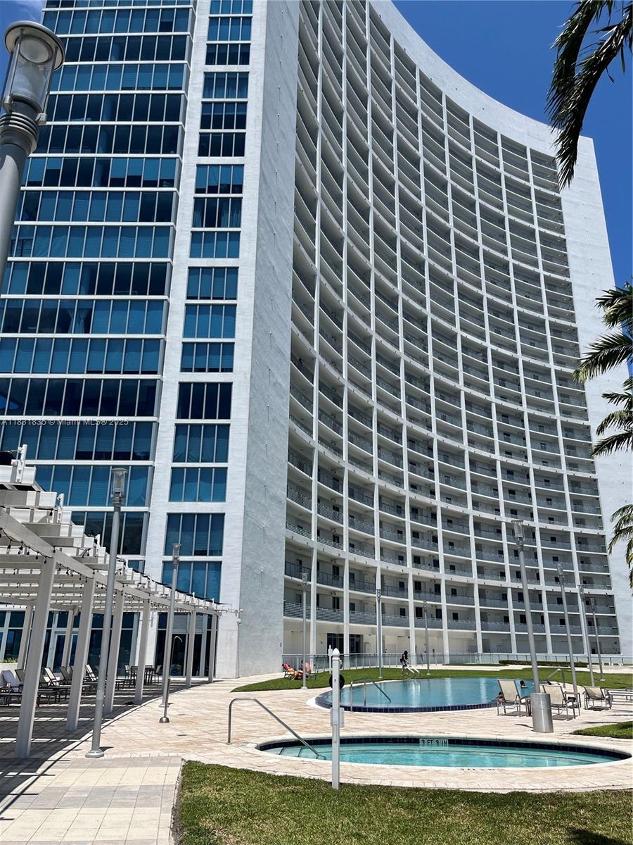Great one bedroom condo in the Blue. The condo has one bedroom and one and a half bathroom. Full stacked washer and dryer inside the unit. The Blue has wonderful amenities such as a large pool deck with BBQ for you to use as well as a fantastic gymnasium and party room. Located at the bay with beautiful views and right of the Julia Tuttle Causeway with ease access to I-95 but also within minutes from Miami Beach and walking distance to the midtown night life.
