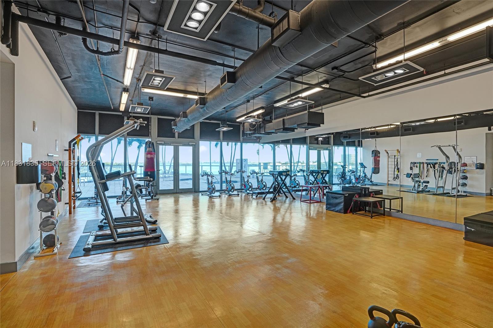 BLUE CONDO - Residential