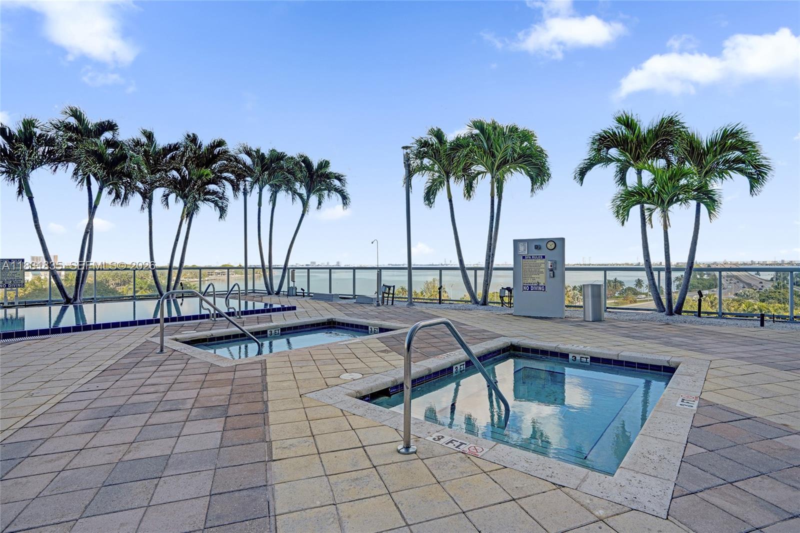 BLUE CONDO - Residential