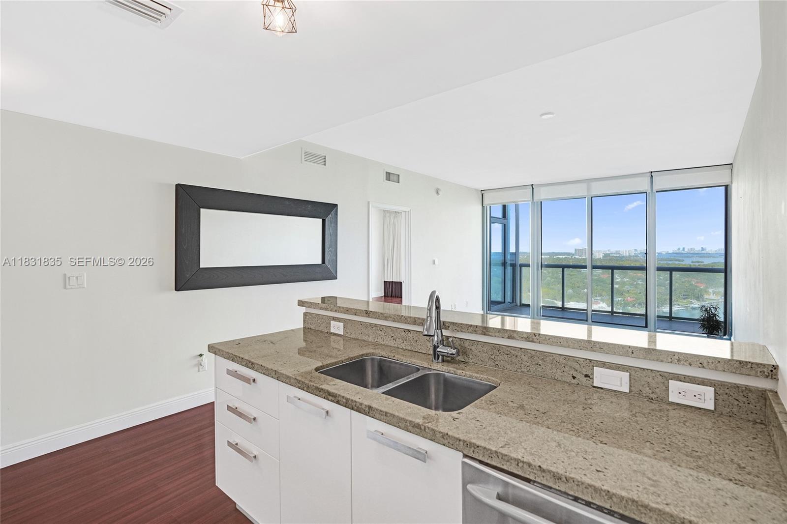 BLUE CONDO - Residential