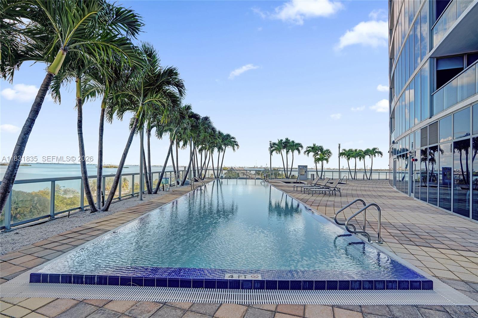 BLUE CONDO - Residential