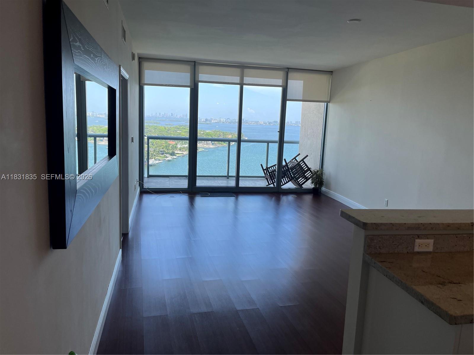 BLUE CONDO - Residential