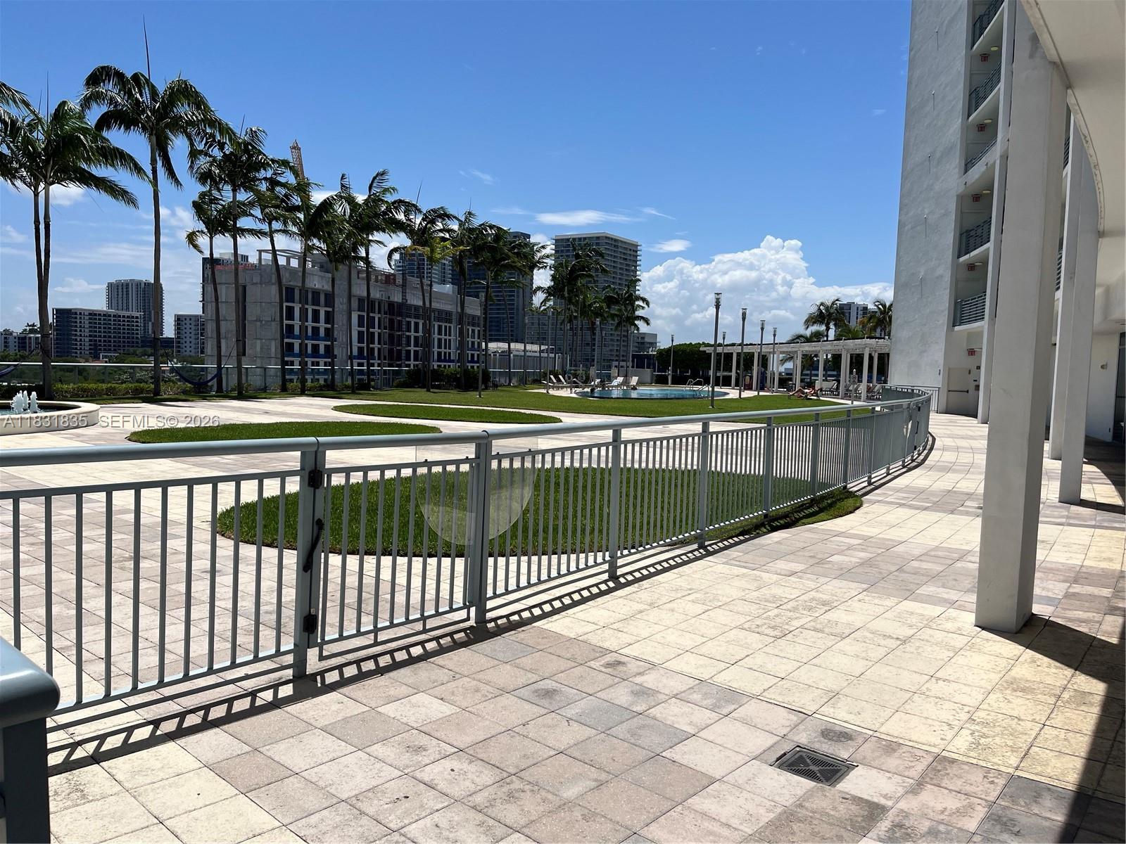 BLUE CONDO - Residential