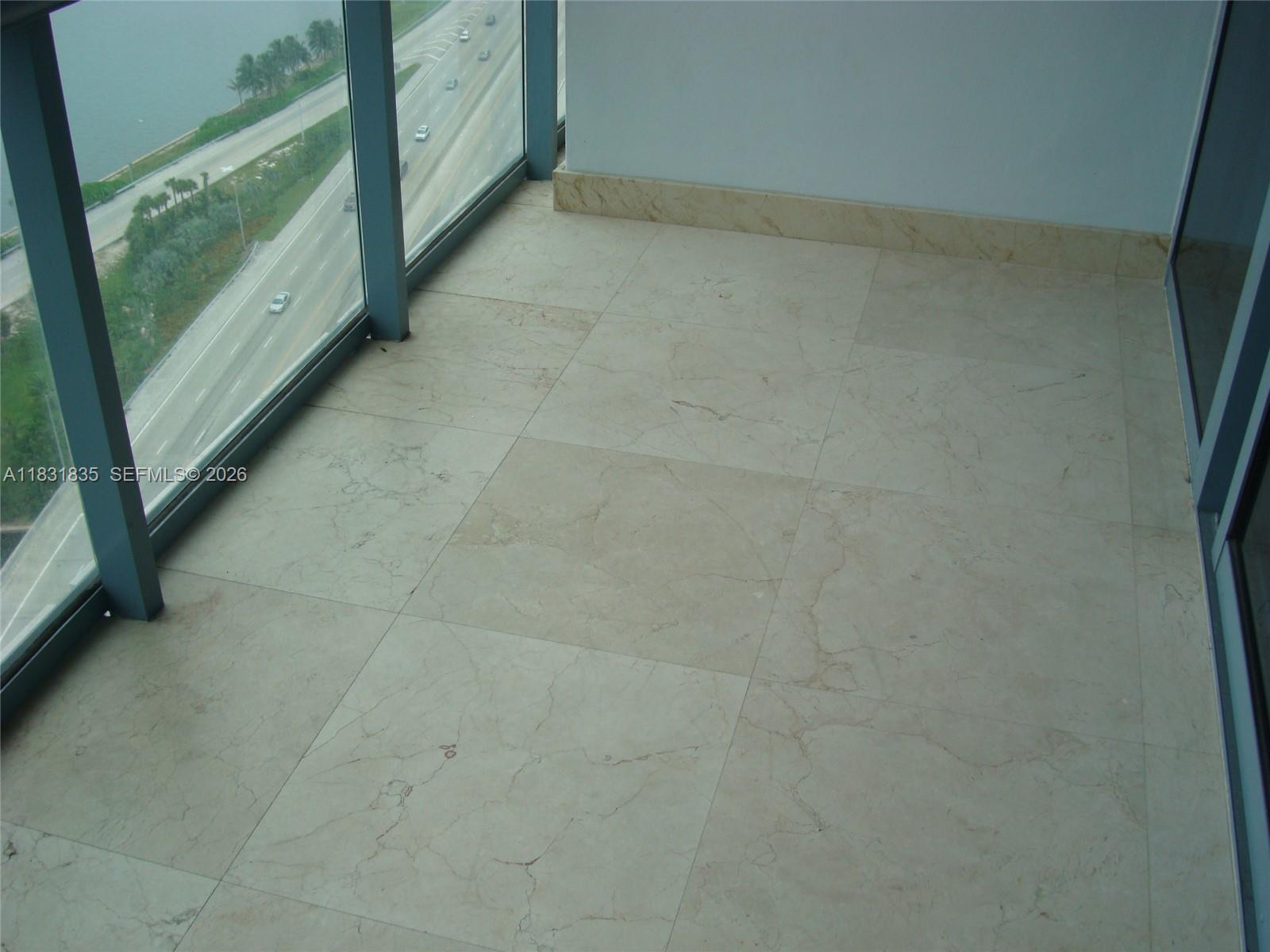 BLUE CONDO - Residential