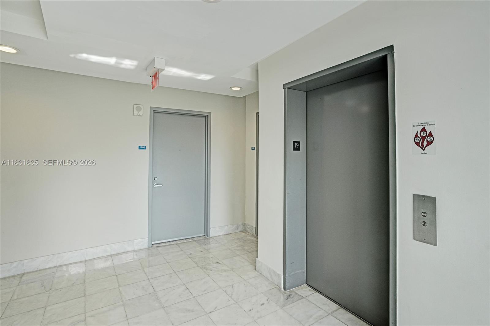 BLUE CONDO - Residential