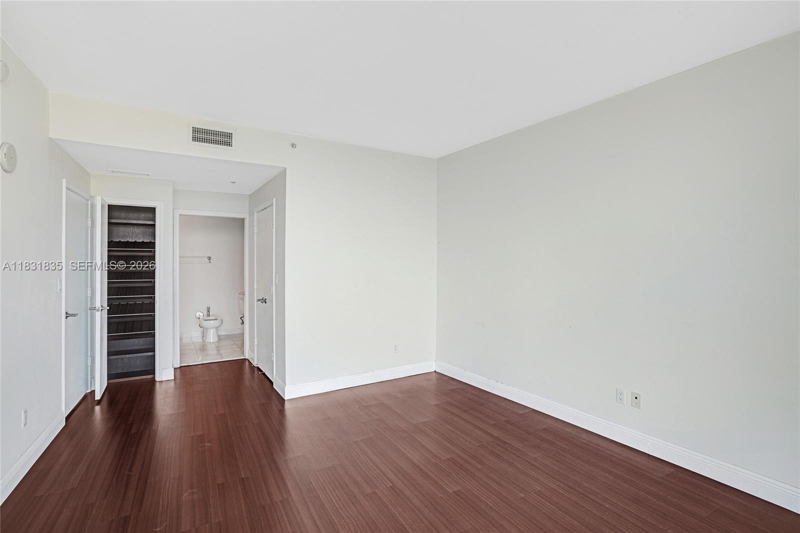 BLUE CONDO - Residential