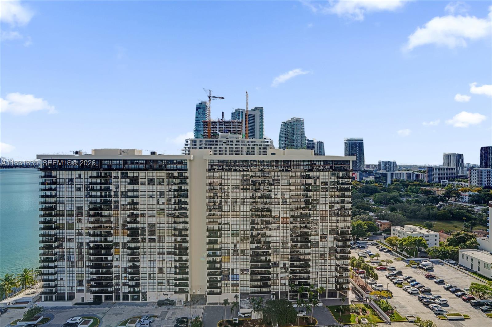 BLUE CONDO - Residential