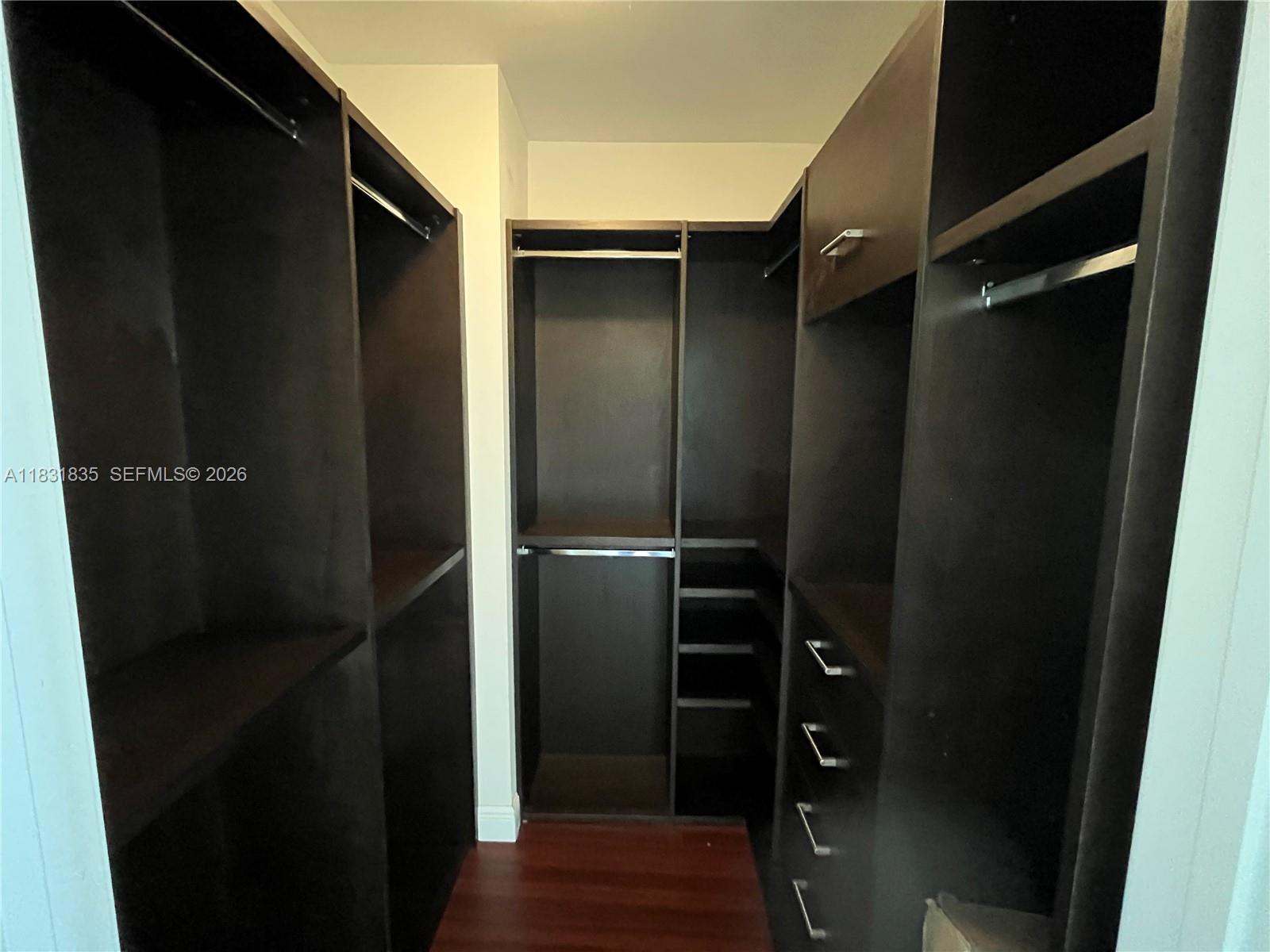 BLUE CONDO - Residential