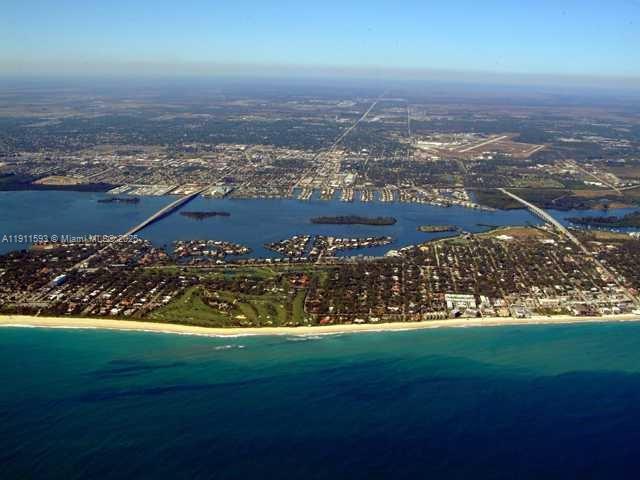 """HARBOUR SIDE YACHT CLU - Residential Lease