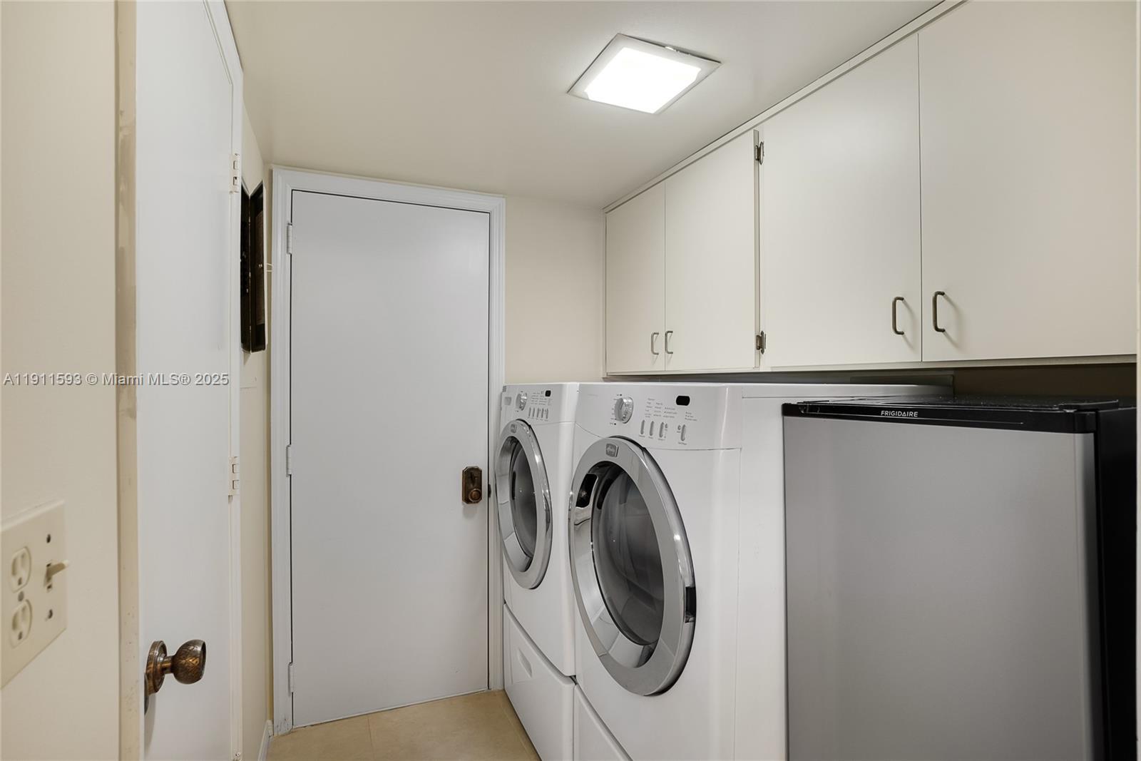 """HARBOUR SIDE YACHT CLU - Residential Lease