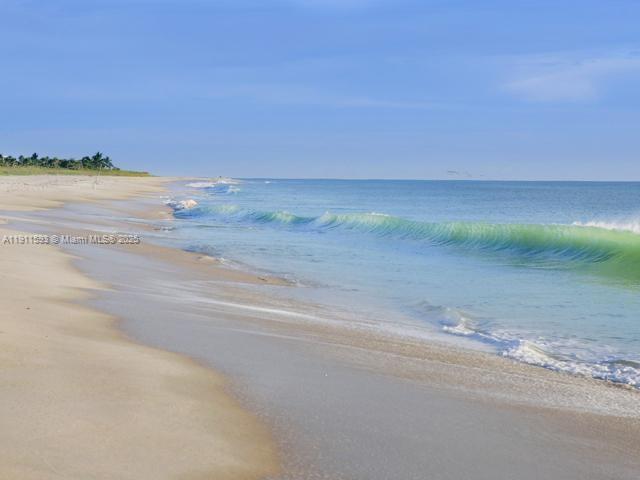 """HARBOUR SIDE YACHT CLU - Residential Lease