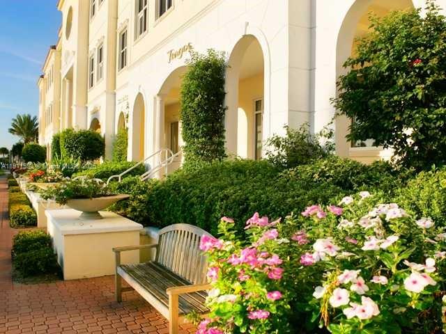 """HARBOUR SIDE YACHT CLU - Residential Lease