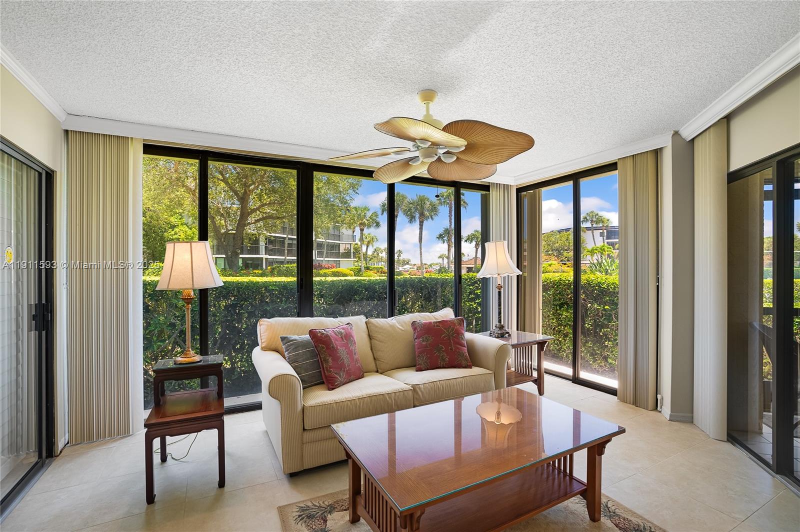 """HARBOUR SIDE YACHT CLU - Residential Lease