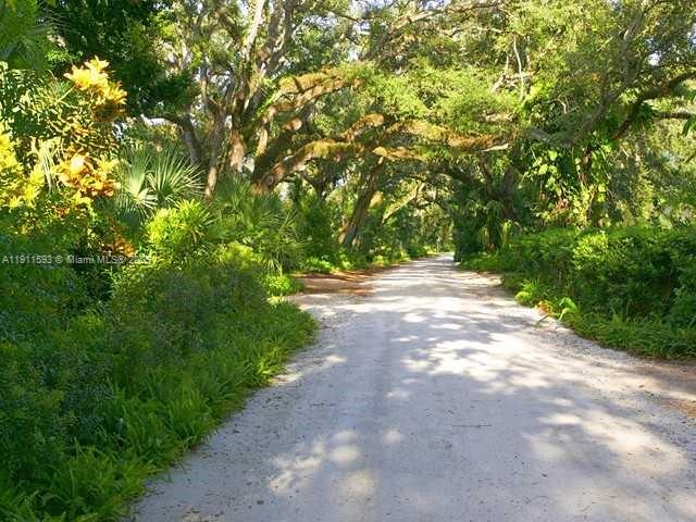 """HARBOUR SIDE YACHT CLU - Residential Lease