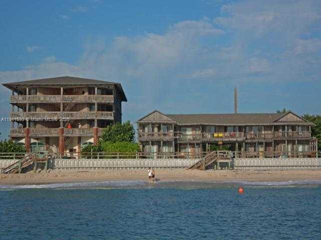 """HARBOUR SIDE YACHT CLU - Residential Lease