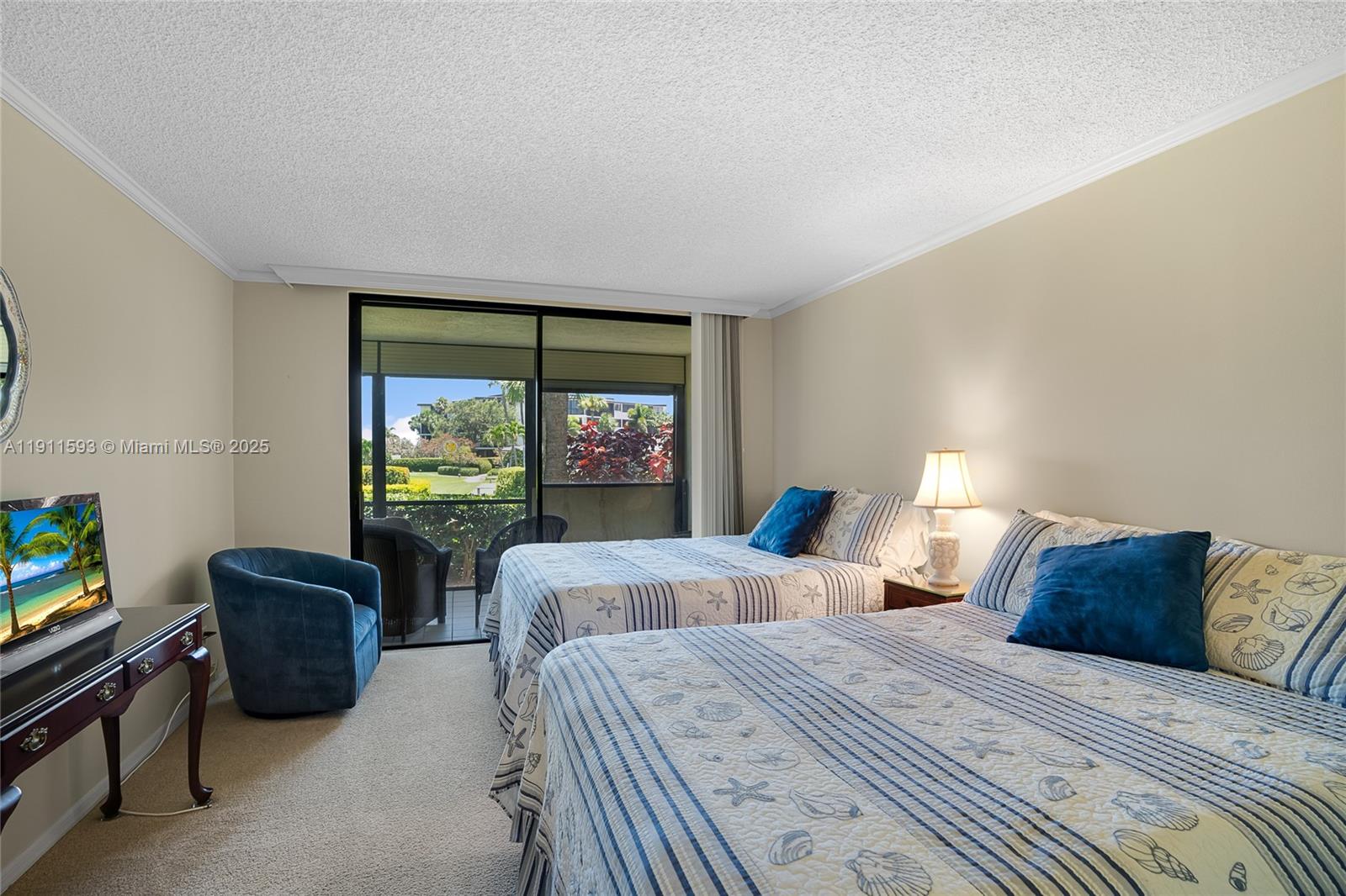 """HARBOUR SIDE YACHT CLU - Residential Lease