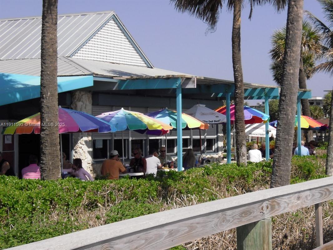 """HARBOUR SIDE YACHT CLU - Residential Lease