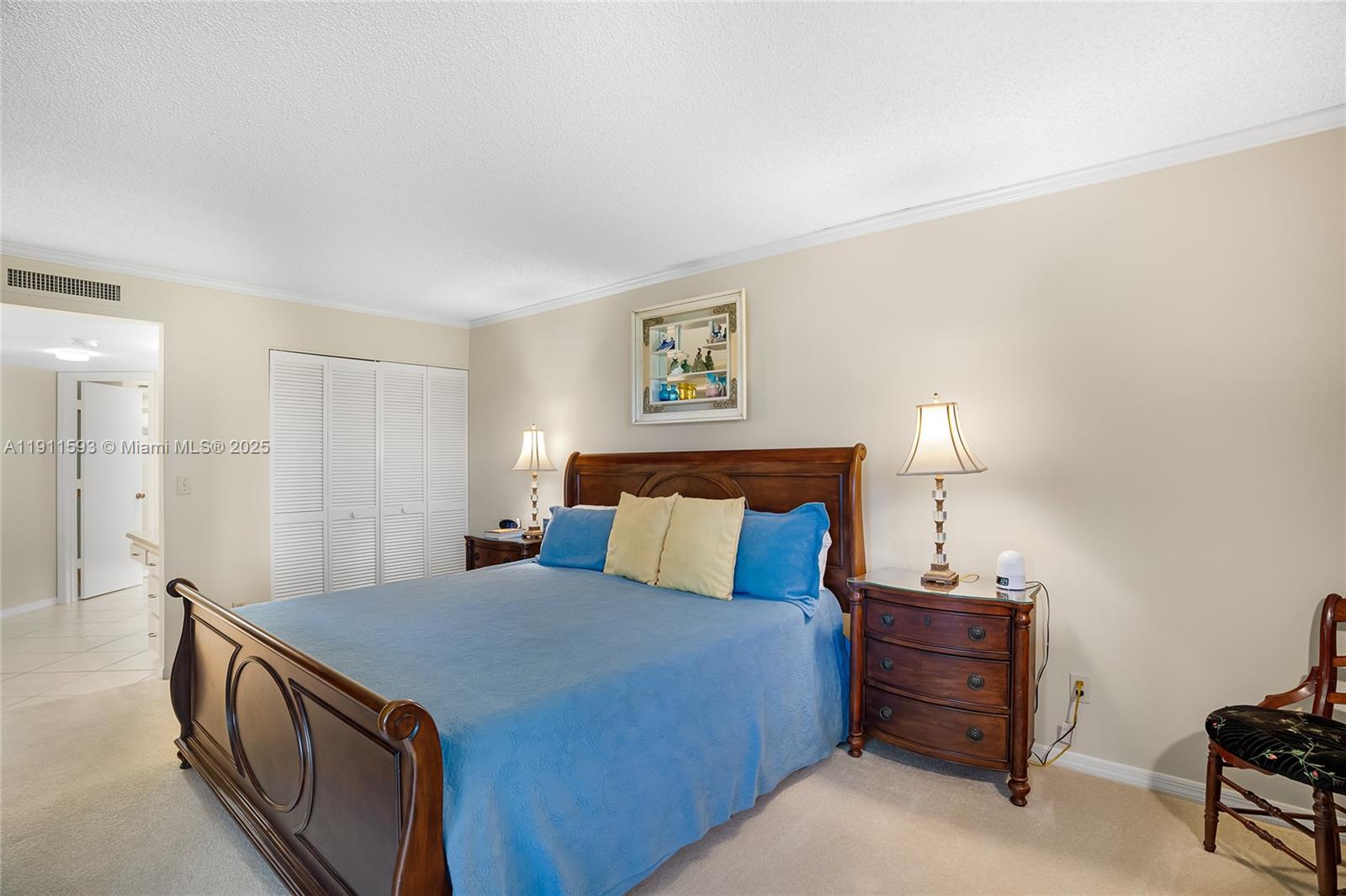 """HARBOUR SIDE YACHT CLU - Residential Lease