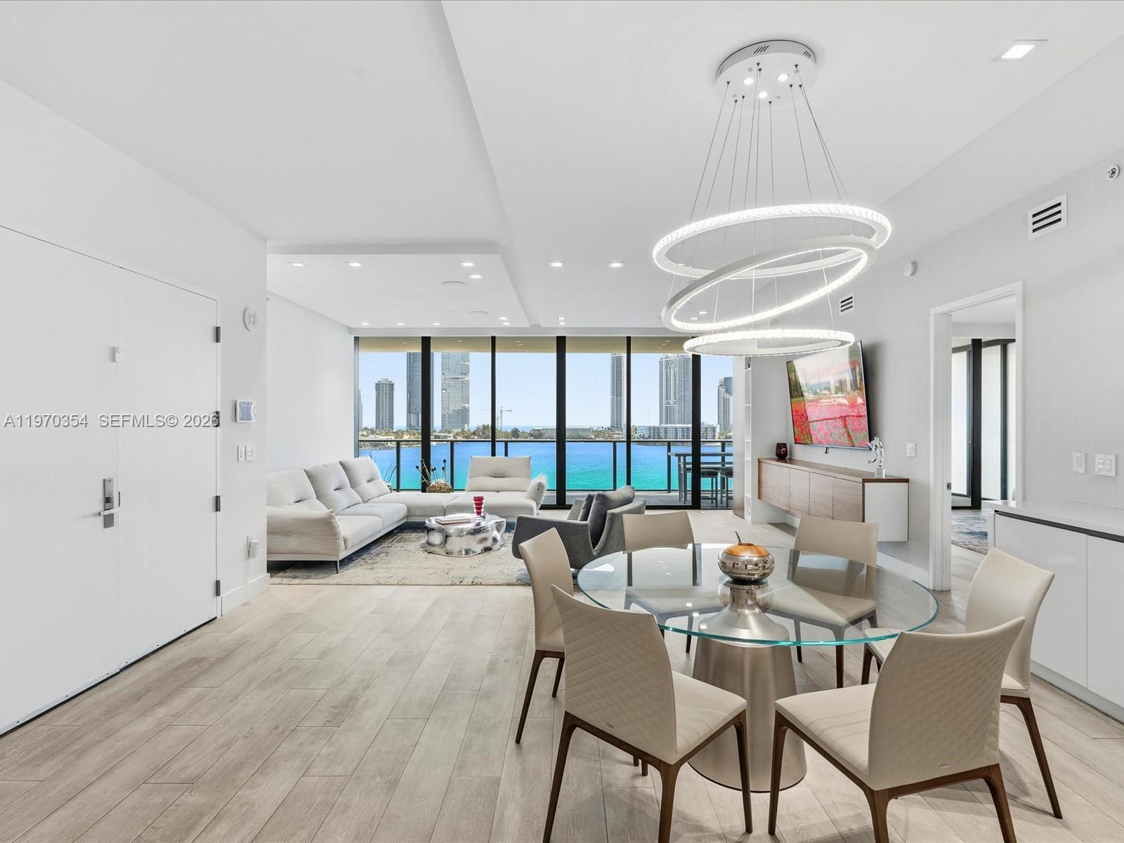 PRIVE CONDO - Residential