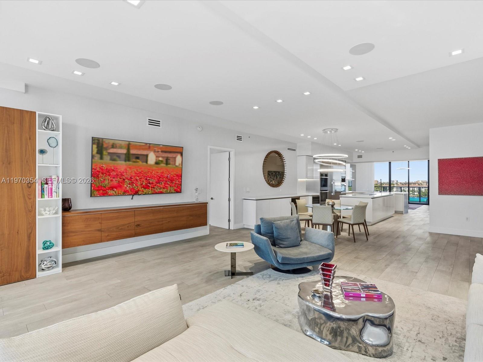 PRIVE CONDO - Residential