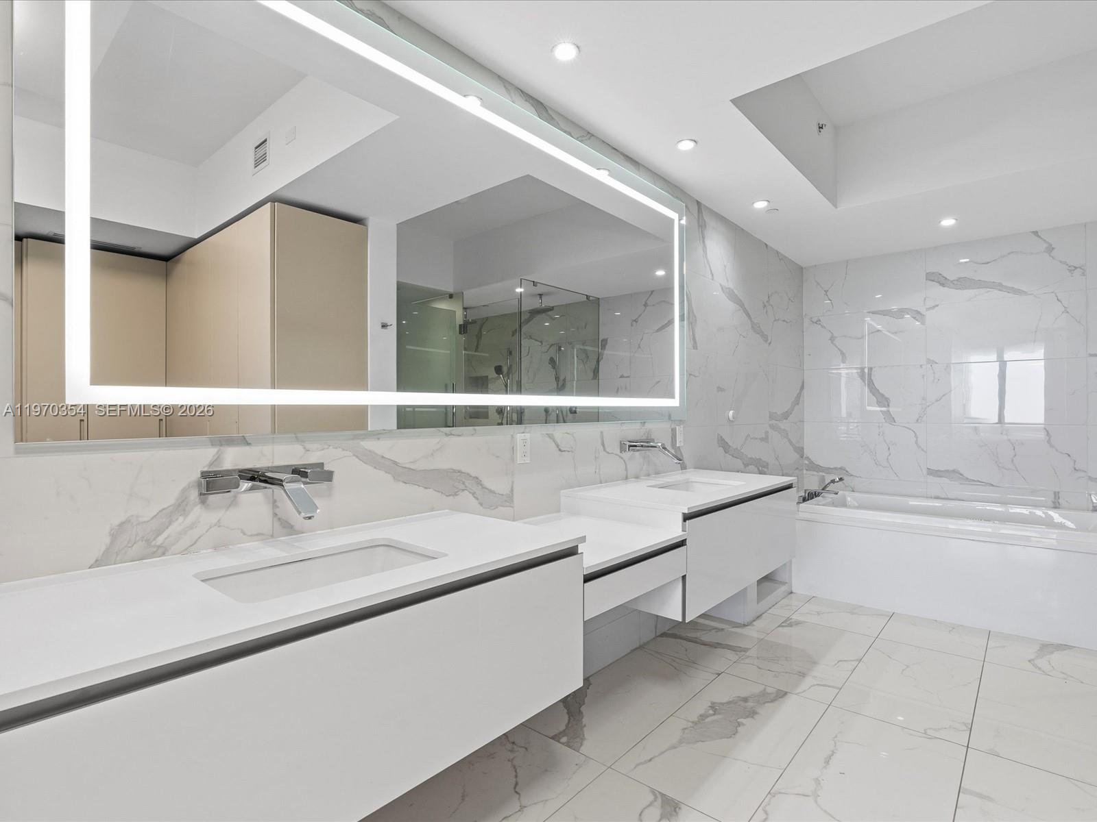 PRIVE CONDO - Residential