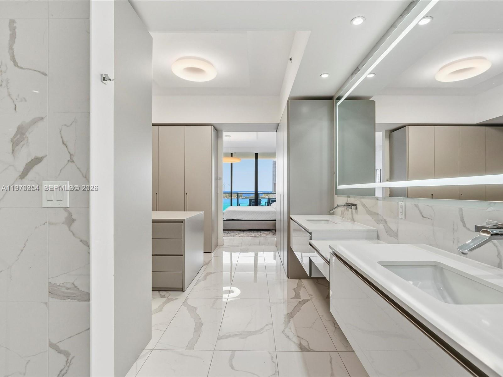 PRIVE CONDO - Residential