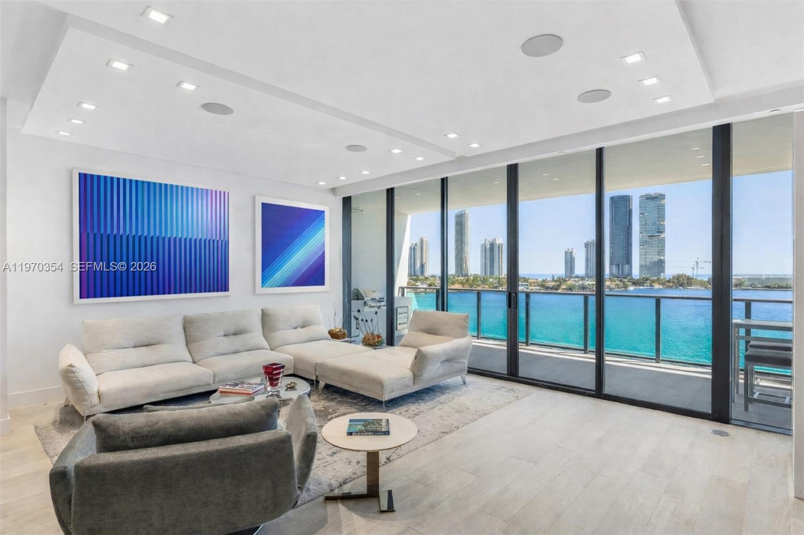 PRIVE CONDO - Residential