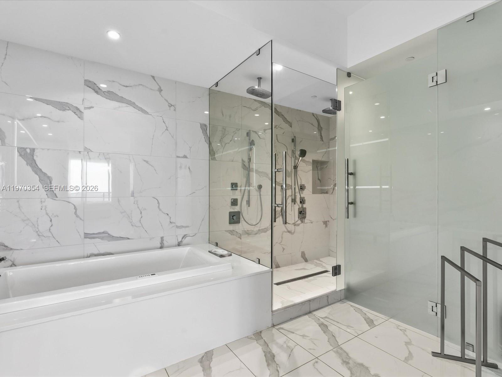 PRIVE CONDO - Residential