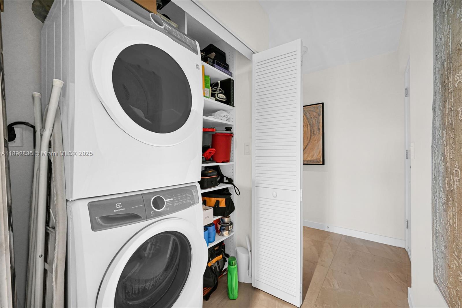 1900 DB AT DEERFIELD BEAC - Residential Lease