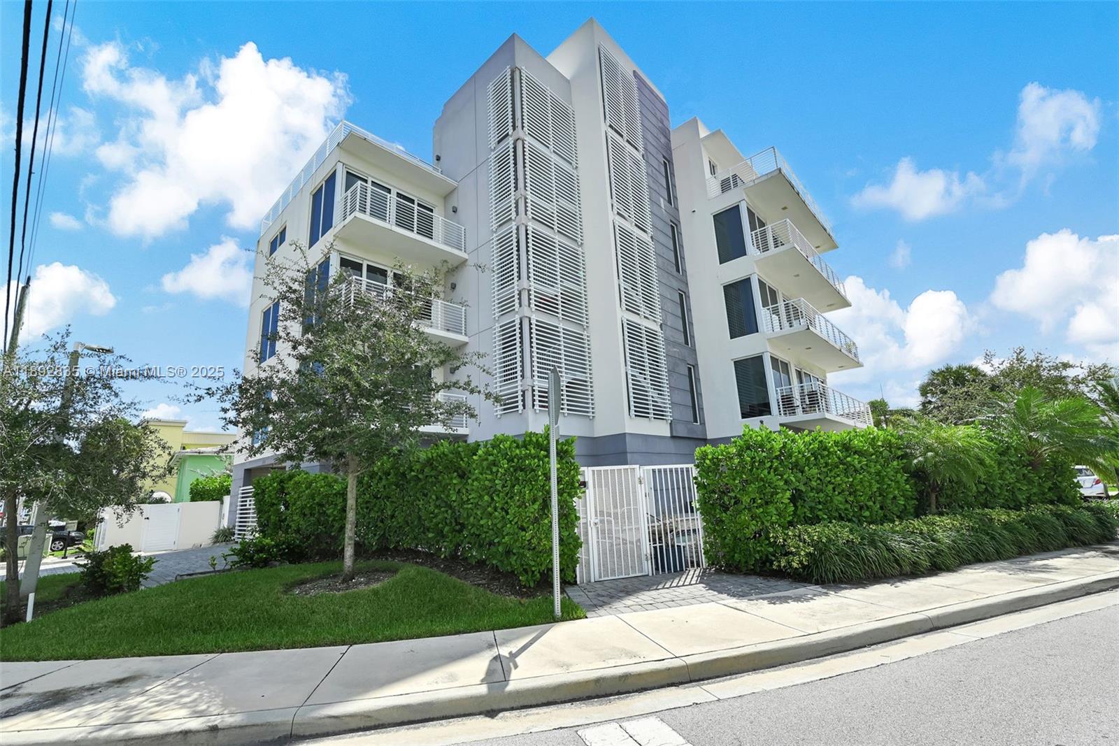 1900 DB AT DEERFIELD BEAC - Residential Lease