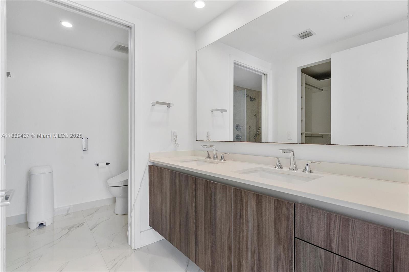 ARIA ON THE BAY CONDO - Residential