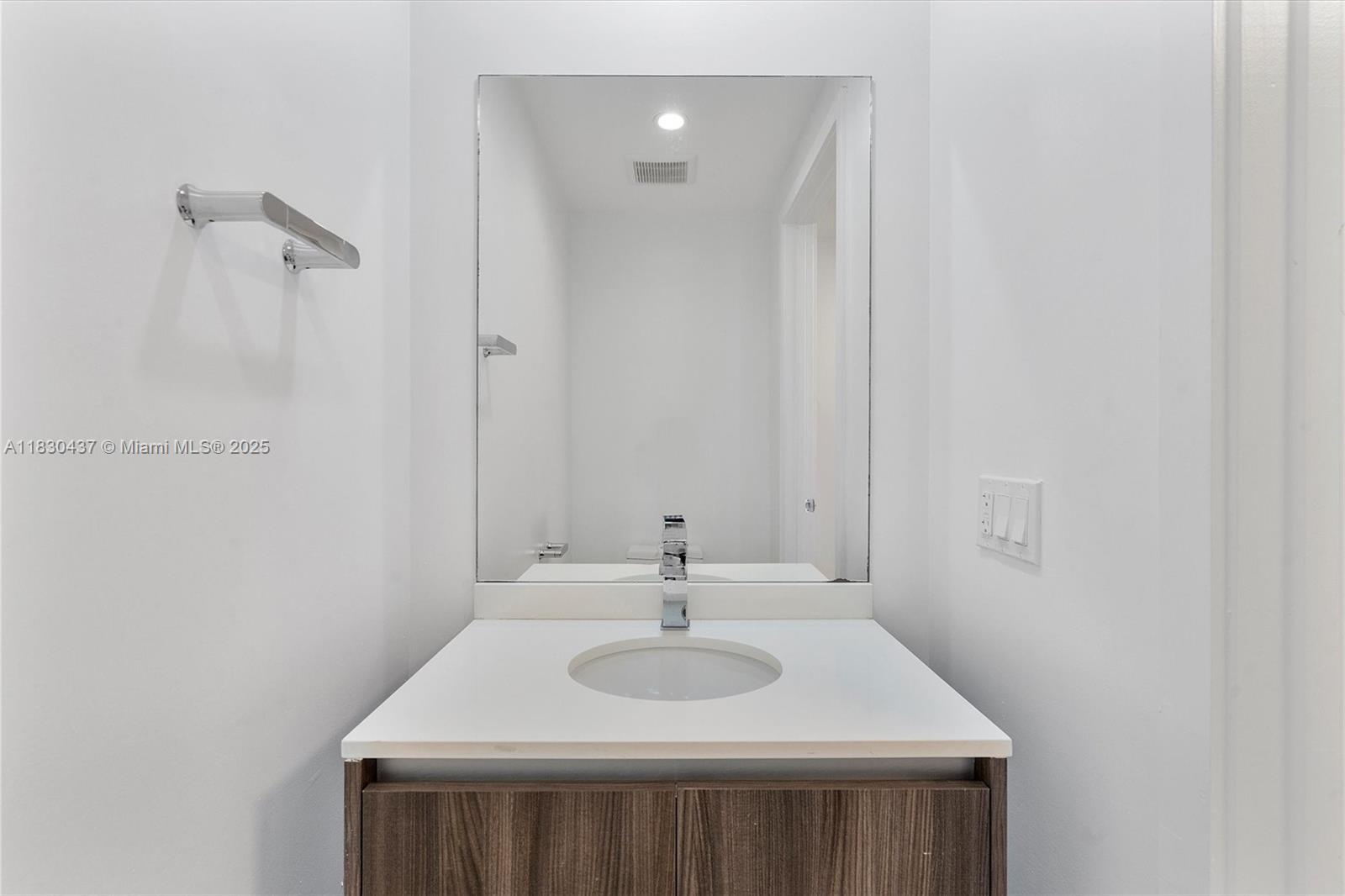 ARIA ON THE BAY CONDO - Residential