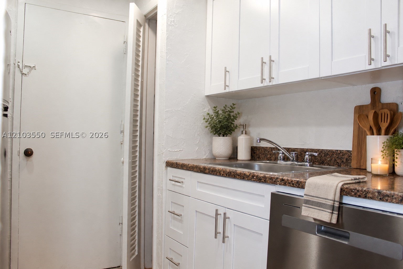 1205 Mariposa Ave 229