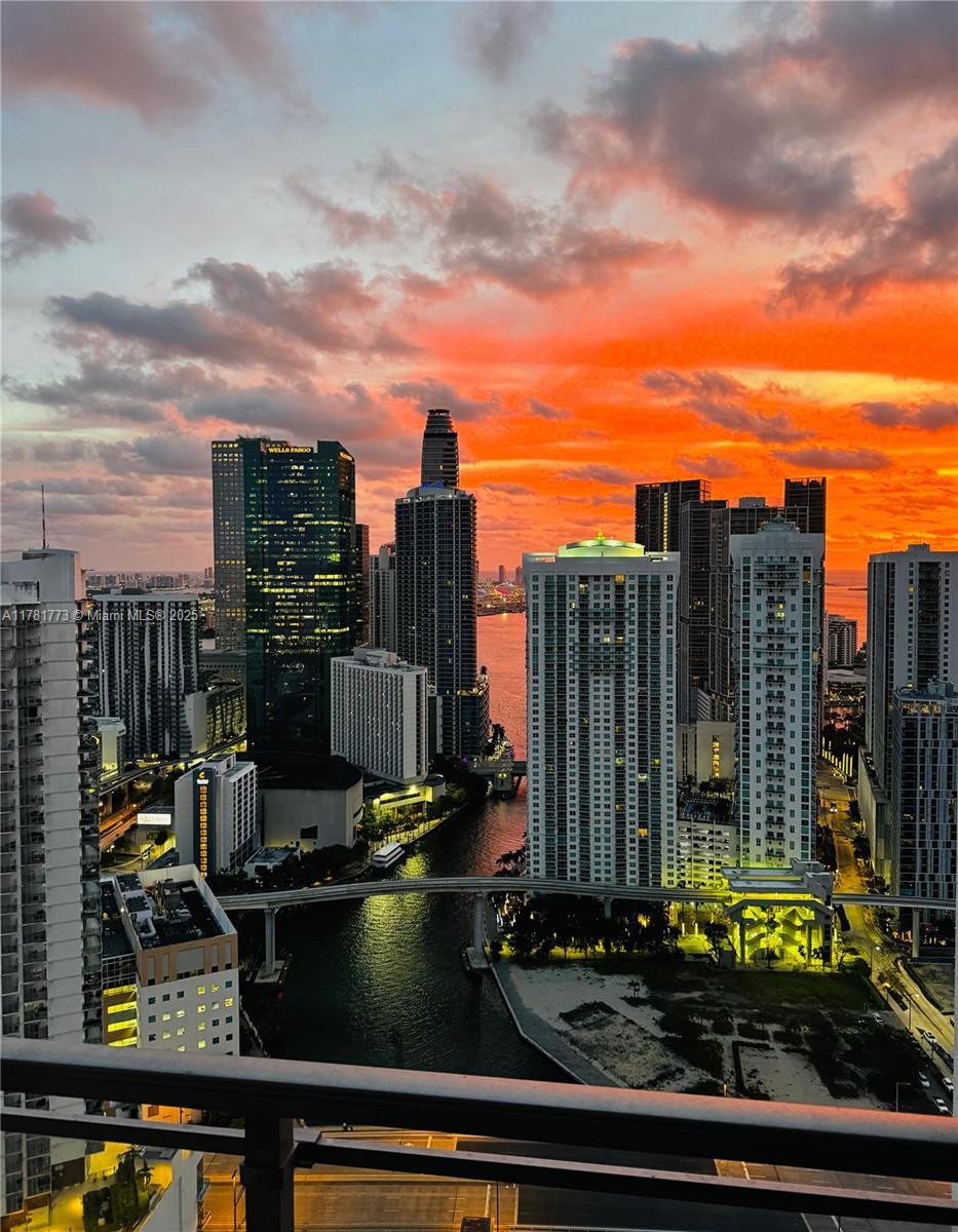 MINT CONDO - Residential