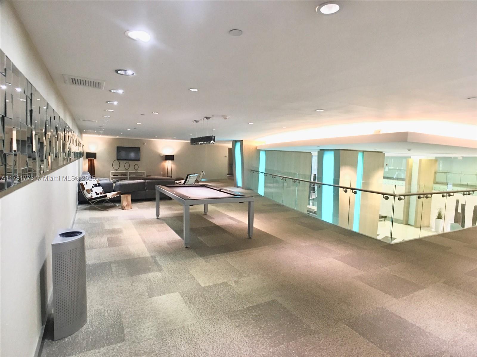 MINT CONDO - Residential