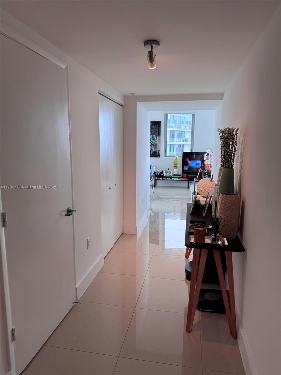 MINT CONDO - Residential