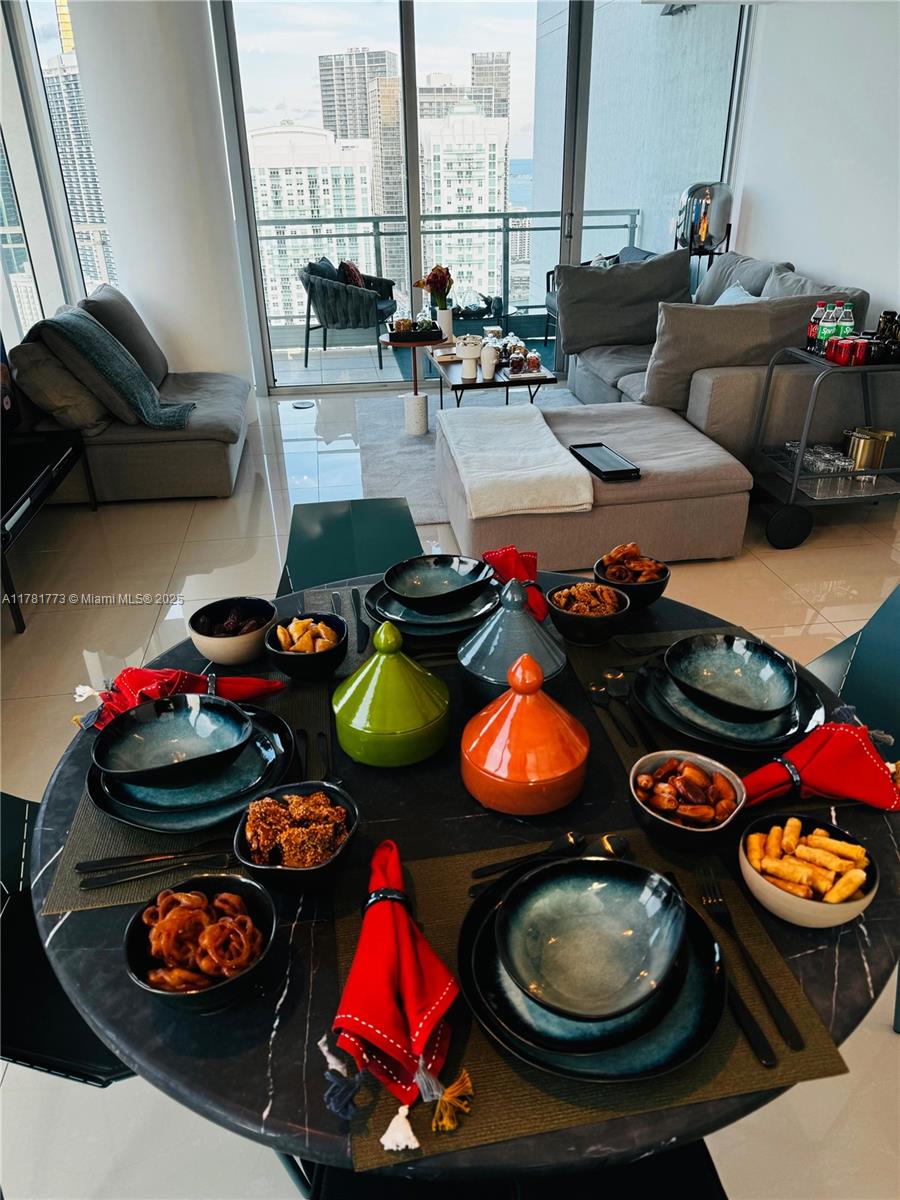 MINT CONDO - Residential