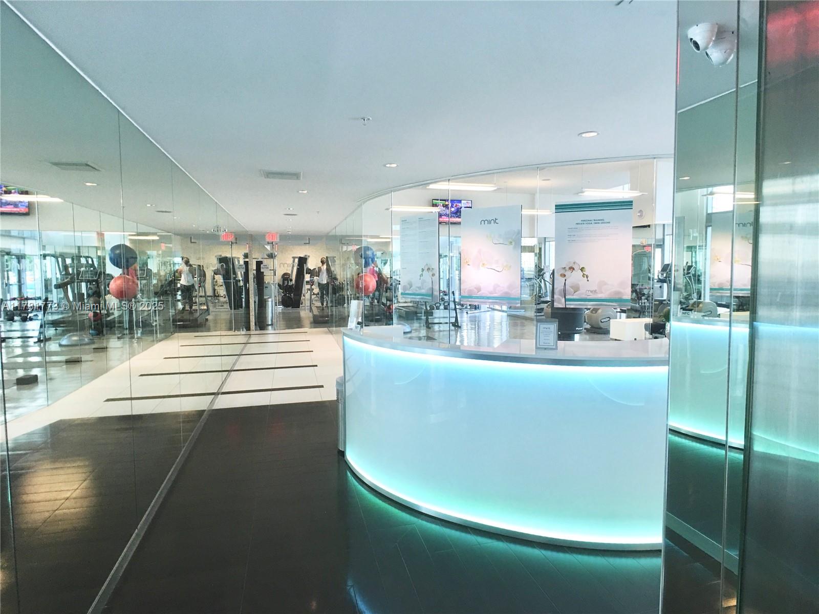 MINT CONDO - Residential